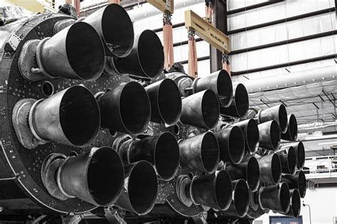 Afbeeldingsresultaten voor SpaceX First Rocket