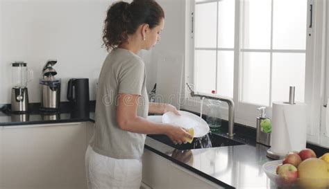 Afbeeldingsresultaten voor Hand Washing Rinsing