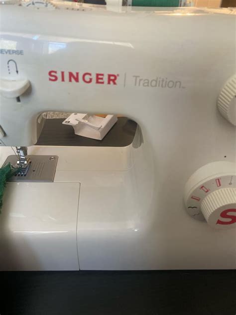 Singer Sewing Machine Thread Bunches Up On Bottom に対する画像結果