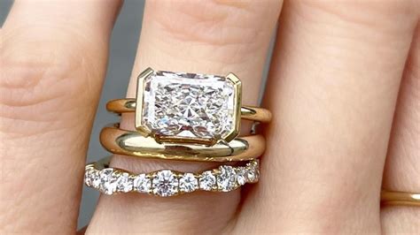 The Bezel-Setting Engagement Ring Trend Is Perfect For The ...