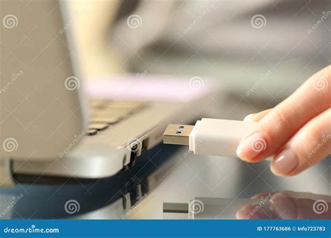 Afbeeldingsresultaten voor Connecting USB to Computer