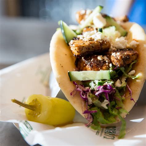 How to Salute in Roblox Chat に対する画像結果