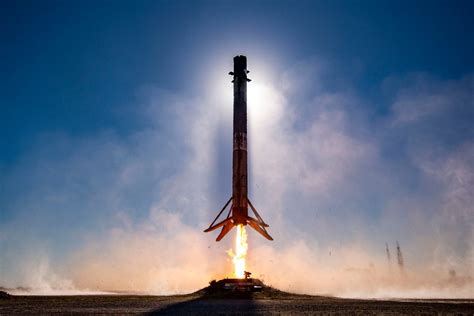 Afbeeldingsresultaten voor SpaceX First Rocket