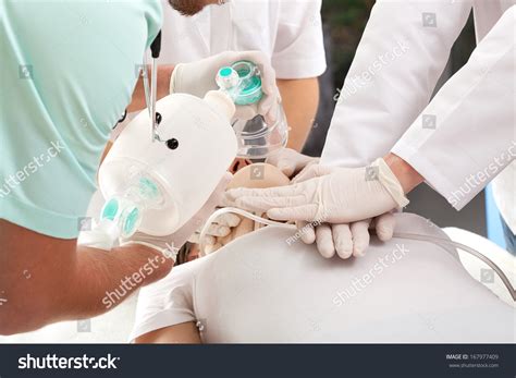 Bildergebnis für Person Giving First Aid