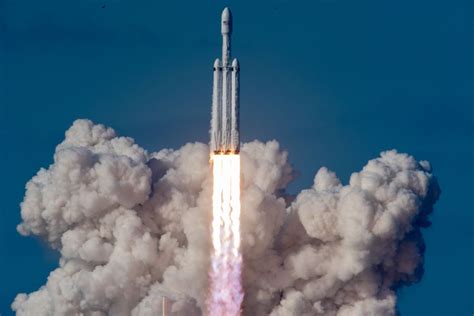 Afbeeldingsresultaten voor SpaceX First Rocket