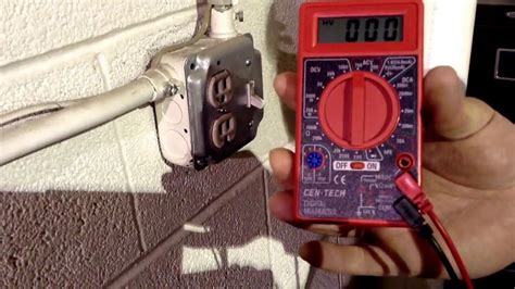 Toradh íomhá ar Testing Stove Outlet with Multimeter