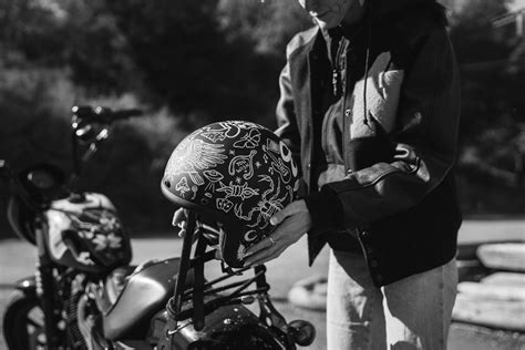 Toradh íomhá ar Stack of 805 Beer Cases