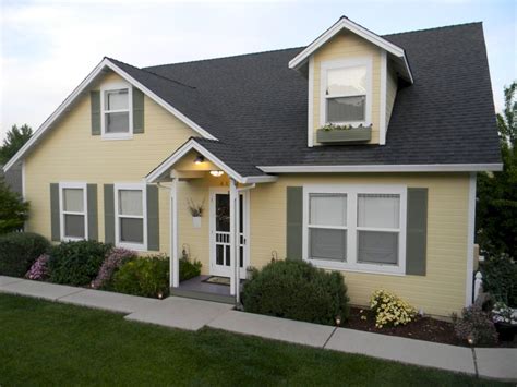 Yellow House Paint Colours के लिए छवि परिणाम