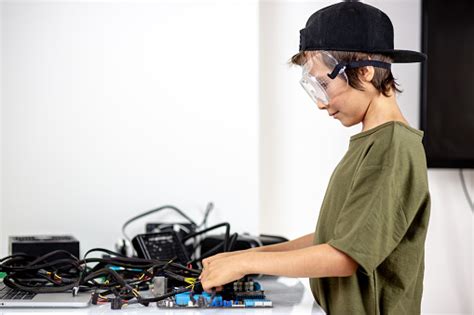 Afbeeldingsresultaten voor How to Install Computer Hardware