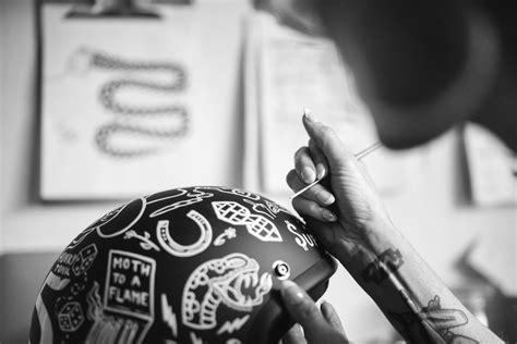 Toradh íomhá ar Stack of 805 Beer Cases