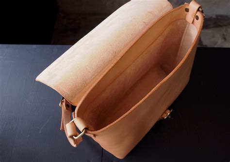 Toradh íomhá ar Leather Messenger Bag Pattern