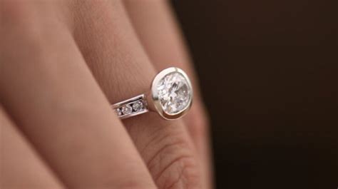 Bezel Setting: A Stunning Look to Fall in Love With – Bova Diamonds