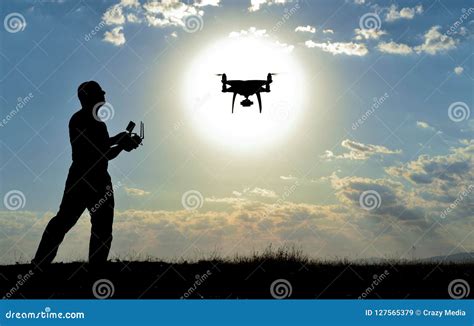 Man Flying Drone に対する画像結果