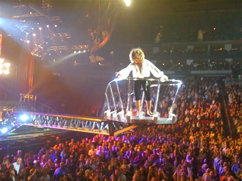 Toradh íomhá ar Tina Sawa