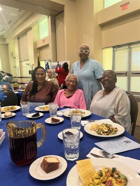 Toradh íomhá ar CDC Logo Dark