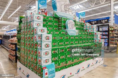 Toradh íomhá ar Stack of 805 Beer Cases