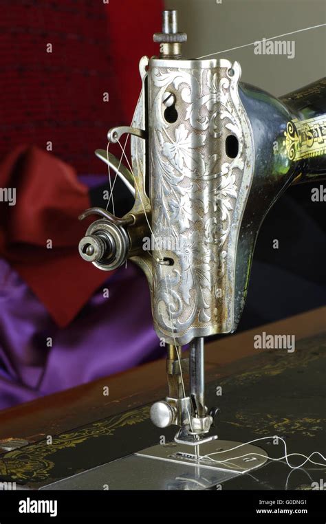 Toradh íomhá ar Singer Sewing Machine Serial Numbers