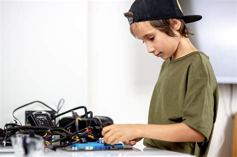 Afbeeldingsresultaten voor How to Install Computer Hardware