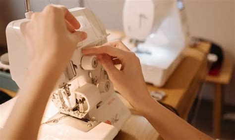 Singer Sewing Machine Thread Bunches Up On Bottom に対する画像結果