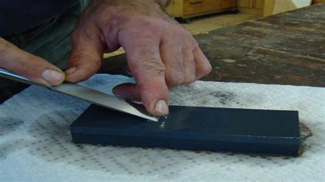 Afbeeldingsresultaten voor Using a Chisel Sharpening Guide