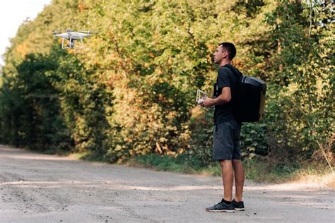 Man Flying Drone に対する画像結果