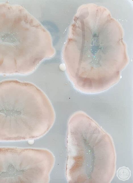 Geode Coaster Resin Tutorial に対する画像結果