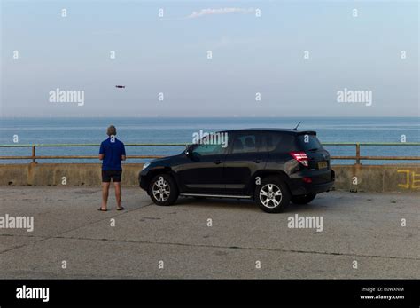 Man Flying Drone に対する画像結果