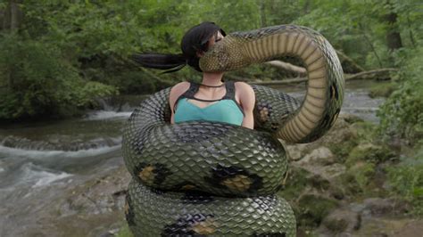 Afbeeldingsresultaten voor Python Wraps Up Girl