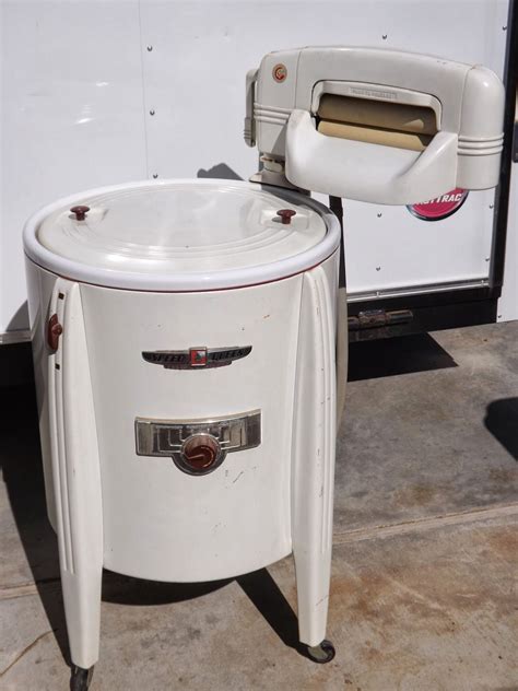 Résultat d’images pour Antique Manual Washing Machine