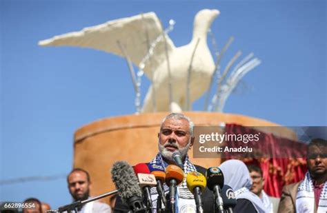 Make An Opening Speech Photos and Premium High Res Pictures - Getty Images