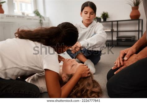 Bildergebnis für Person Giving First Aid