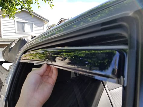Toradh íomhá ar Side Window Deflector Installation