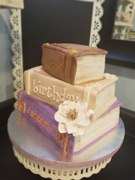 Toradh íomhá ar Stacked Book Cake Tutorial