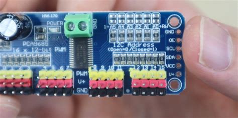 I2C Servo Connection to Arduino に対する画像結果