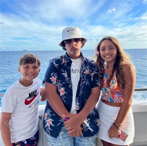 Toradh íomhá ar Funnel Vision Logo