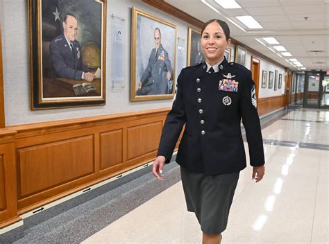 Afbeeldingsresultaten voor Space Force Guardian Uniform