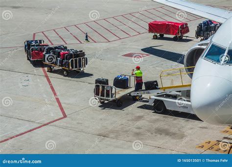 Baggage Handler ପାଇଁ ପ୍ରତିଛବି ଫଳାଫଳ