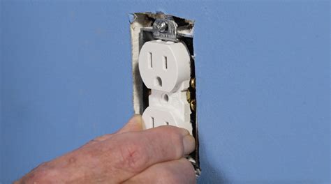 Plastic Electrical Outlet Box Repair に対する画像結果