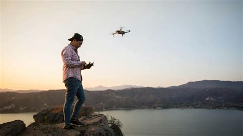 Man Flying Drone に対する画像結果