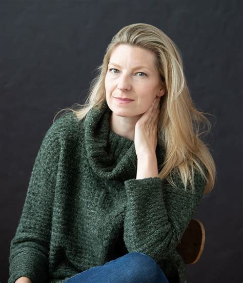 Toradh íomhá ar Maev Logo