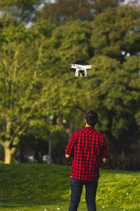 Man Flying Drone に対する画像結果