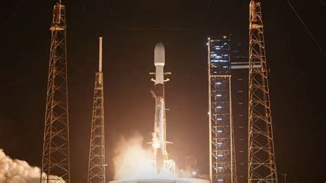 Afbeeldingsresultaten voor SpaceX First Rocket