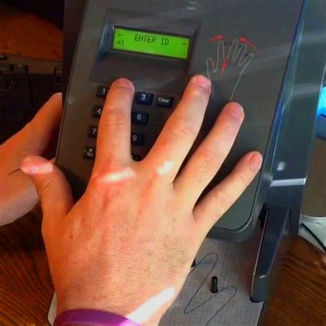 Toradh íomhá ar Roblox HandPunch