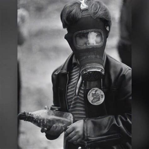 Afbeeldingsresultaten voor Gas Mask Photography