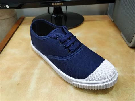 Afbeeldingsresultaten voor Canvas Shoes Light Blue Roblox