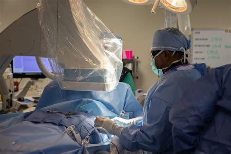 Heart Cath Lab Procedure എന്നതിനുള്ള ഇമേജ് ഫലം