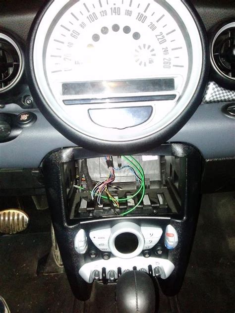 Toradh íomhá ar 2010 Mini Cooper Radio Problems