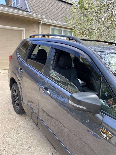 Toradh íomhá ar Side Window Deflector Installation