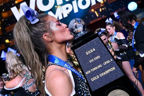 Afbeeldingsresultaten voor Competitive Cheer