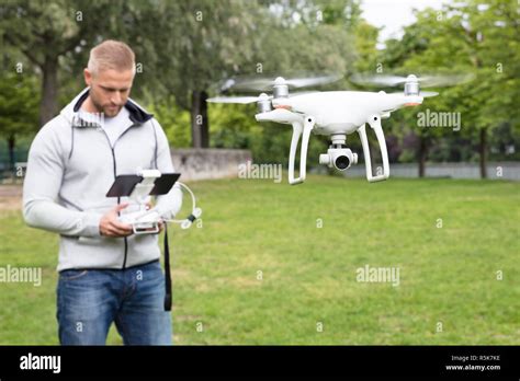 Man Flying Drone に対する画像結果